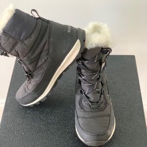 SOREL SHORT BLACK SNOW BOOTS